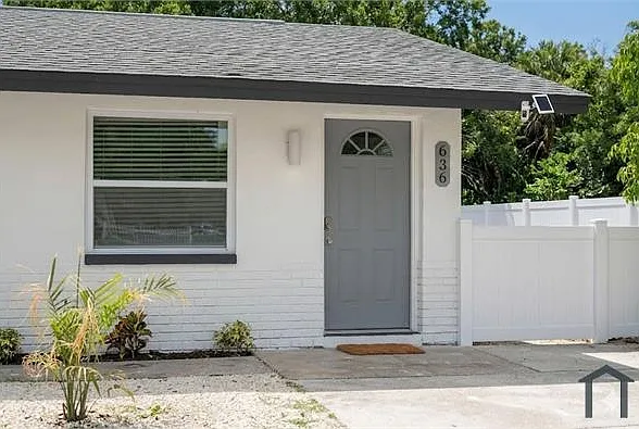 636 Lake Palms Dr — Photo 1