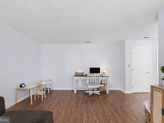 4th image of 1717 Landmark Dr Unit 1J