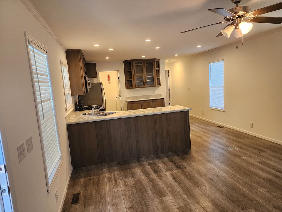 1st image of 50202 Bronte Dr E #33