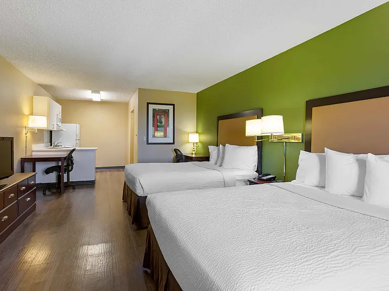 Studio Suite - 2 Full Beds