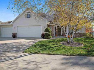 4932 N Waterford Dr, Appleton, WI 54913