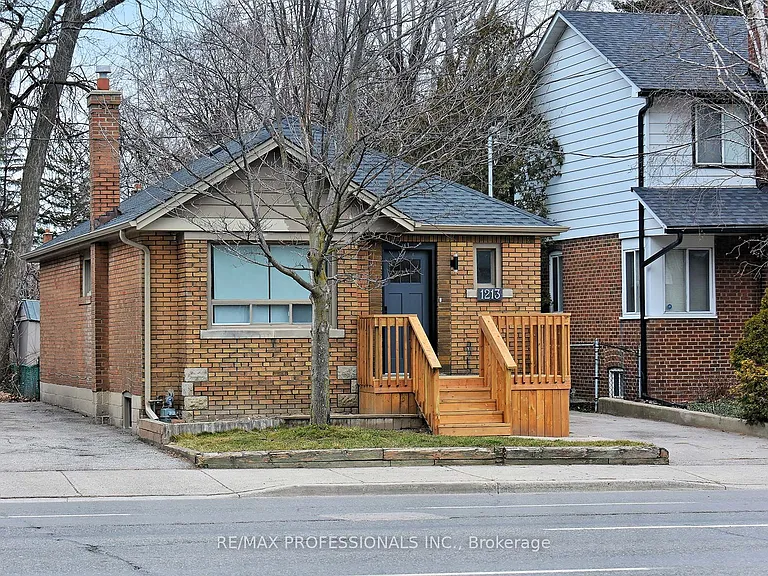1213 Islington Ave — Photo 2