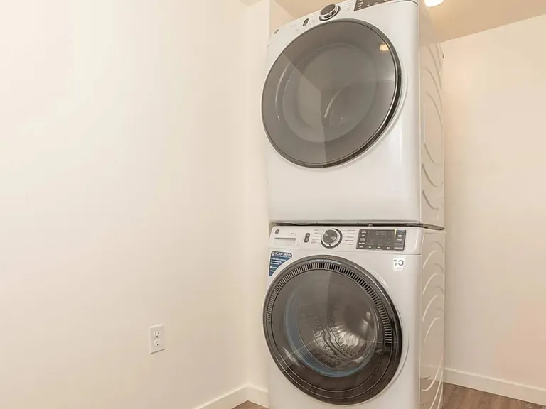 Mossdale Landing - Brand New Apartment Homes — Photo 14