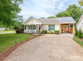 1362 Long Grass Ct, Charlotte, NC 28216