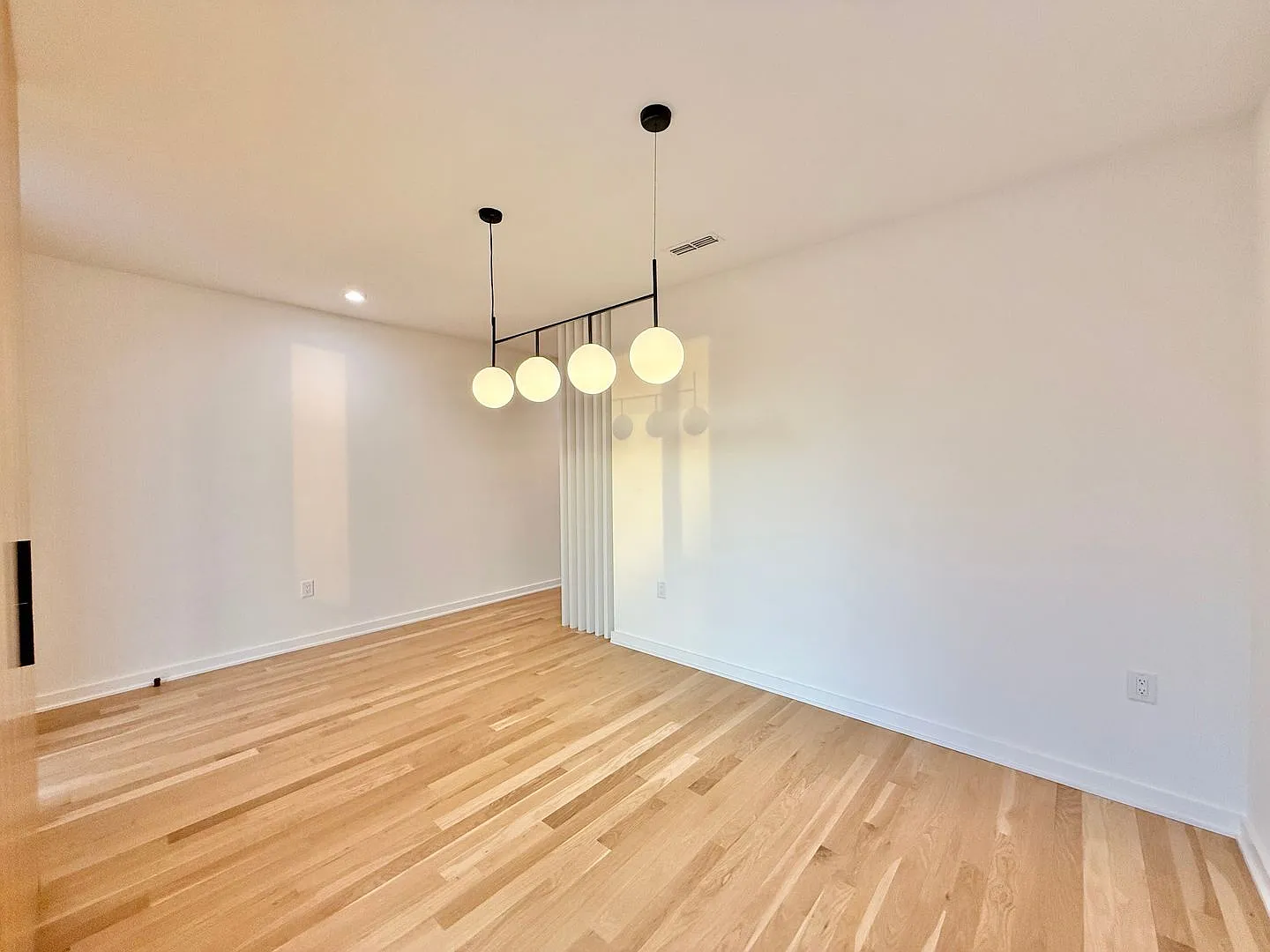 Beautiful 4BD, 3.5BA Downtown Raleigh Luxury Townhome with an Additional Bonus Room, Walkable to ... — Photo 3