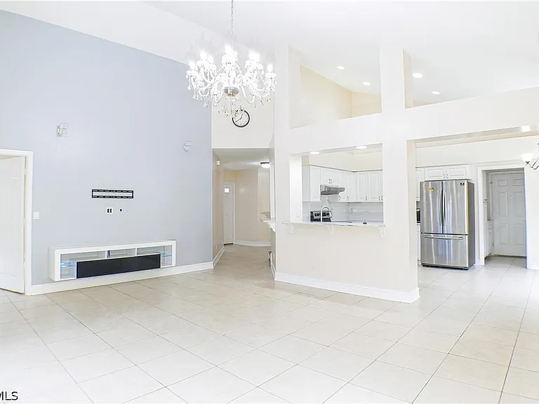 160 Lady Palm Dr — Photo 3