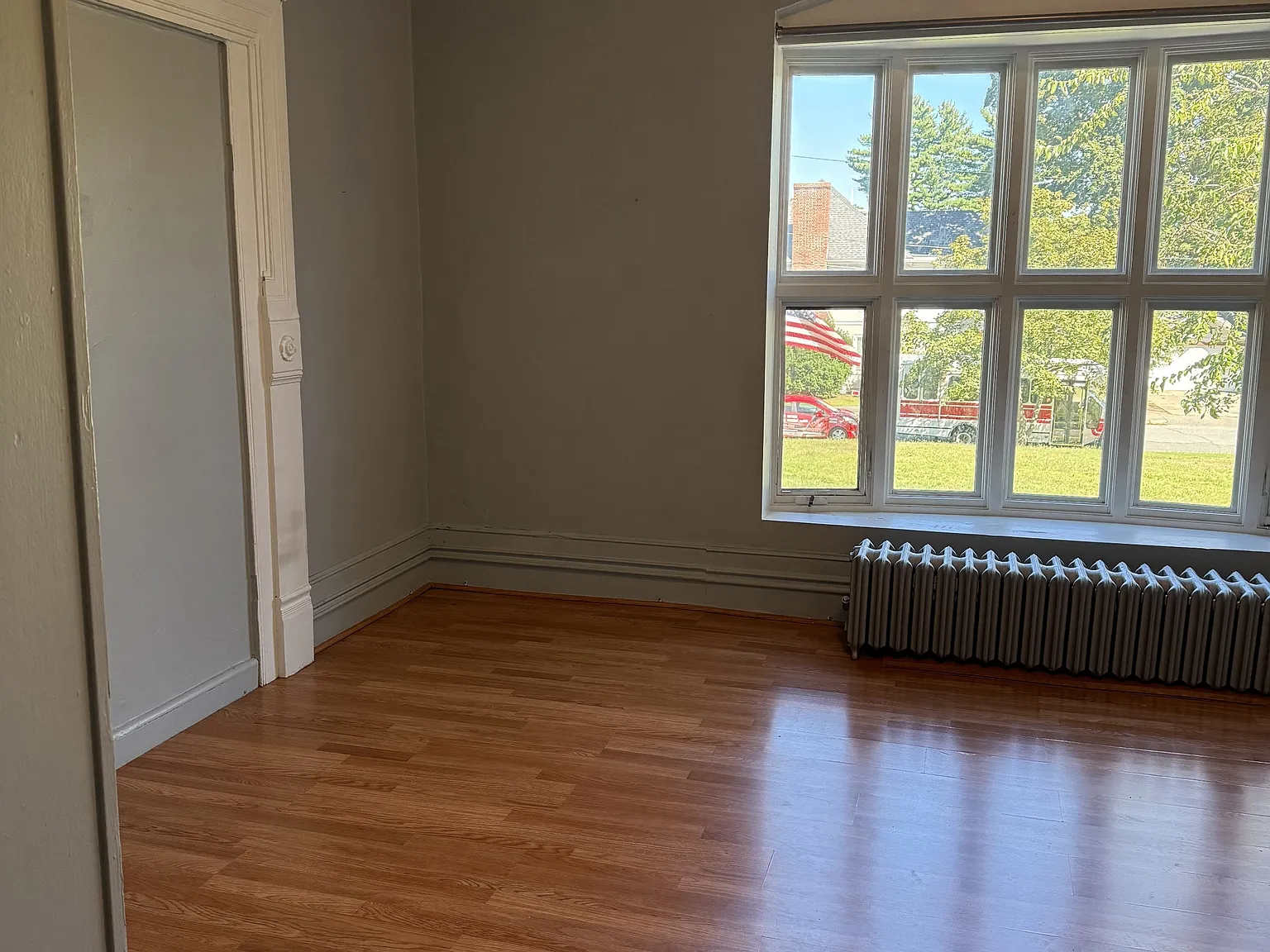 306 W Elm St — Photo 2