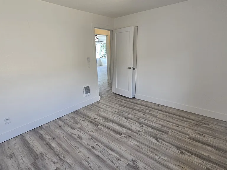 607 S H St — Photo 15