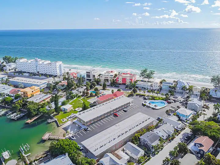 Sunset Cove is between the Gulf of Mexico and the Intracoastal Waterway