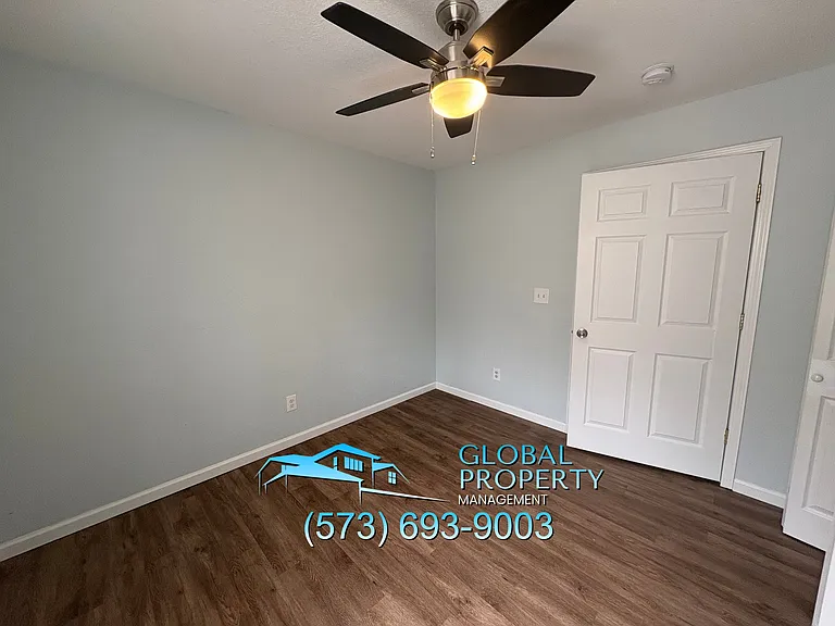 Lakefront Apartments — Photo 86