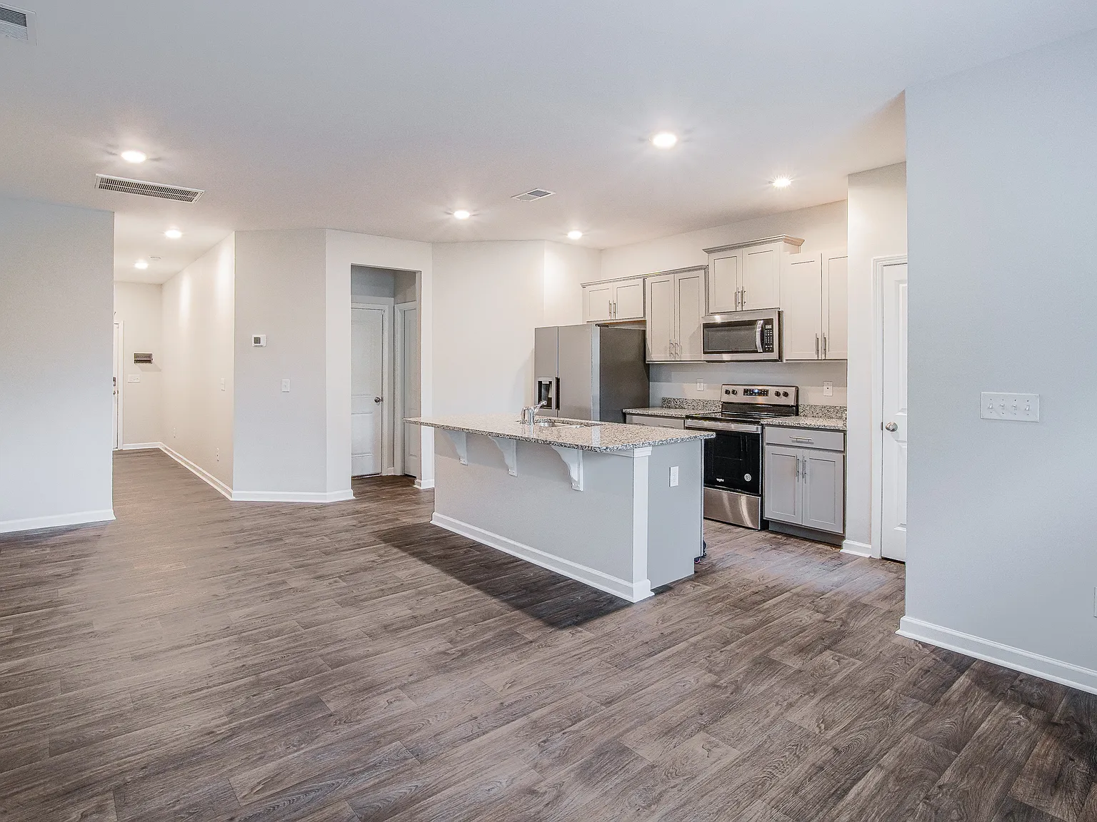 3 bed, 1428 sqft, $1,650 — Photo 2