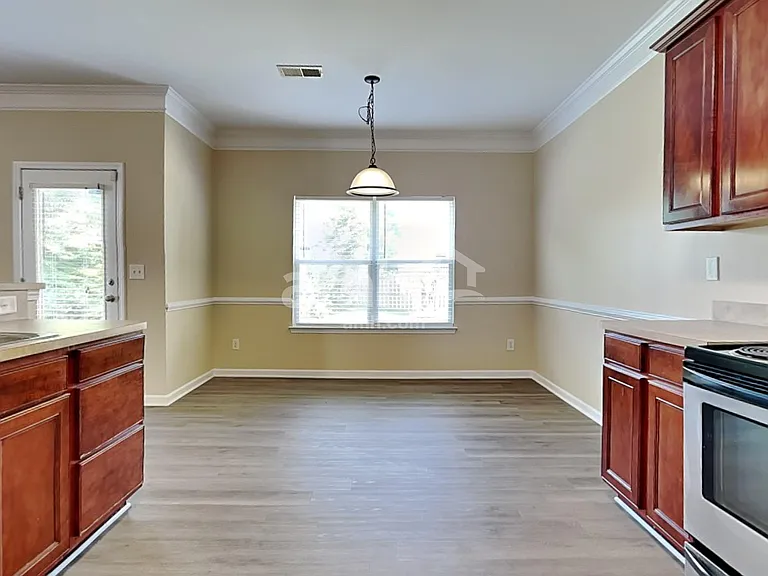 533 Wrayhill Dr — Photo 8