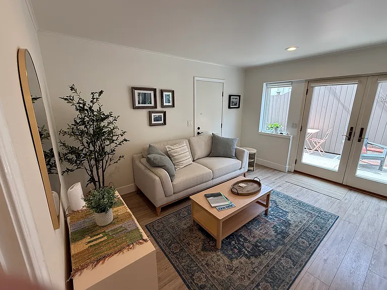 480 Blumont St #B — Photo 4