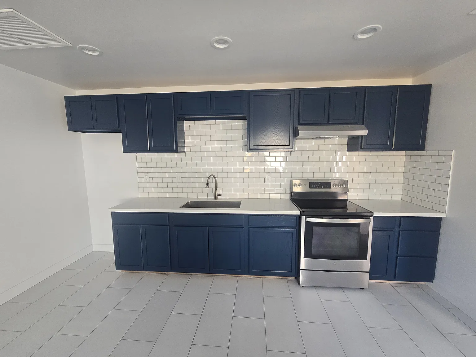 Studio, 450 sqft, $1,900 — Photo 4