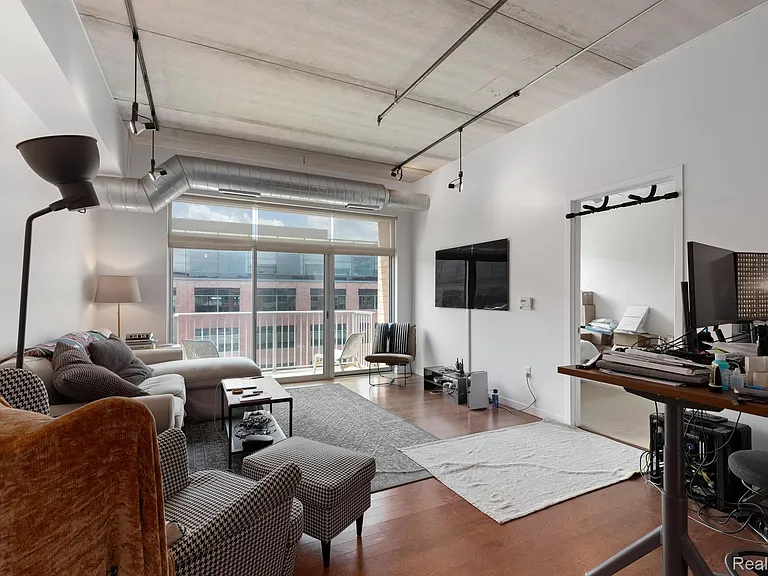 3670 Woodward Ave #506 — Photo 2