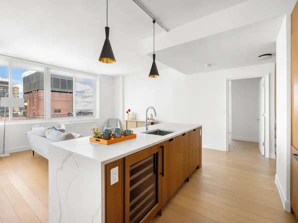 420 East 54th Street image 4 of 9