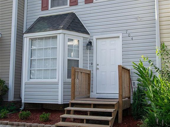 4th image of 704 Jamestown Ln