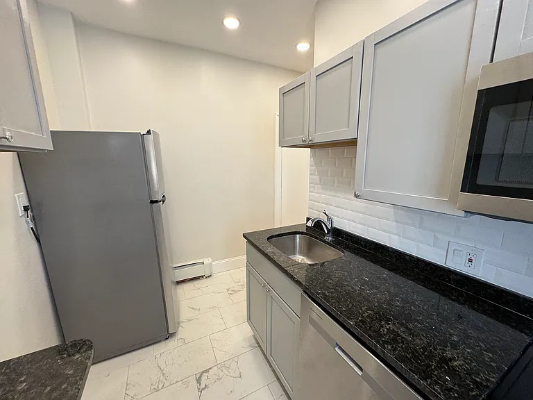 109 Strathmore Rd #11 — Photo 10