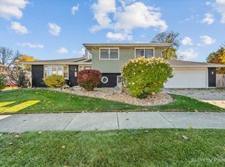 504 Flint Trl, Carol Stream, IL 60188