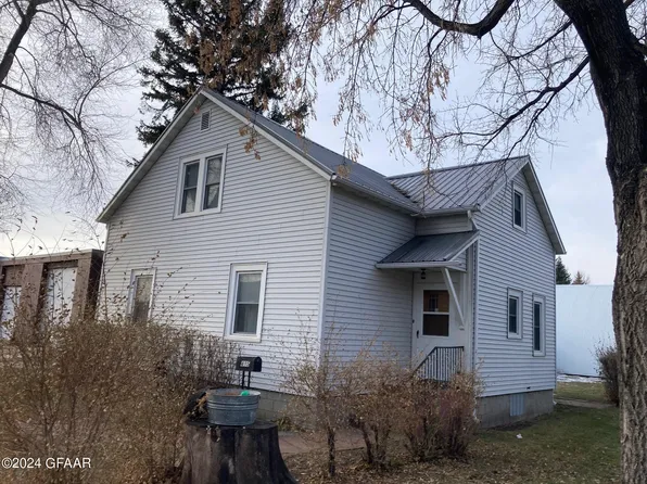 415 1st Ave NE, East Grand Forks, MN 56721