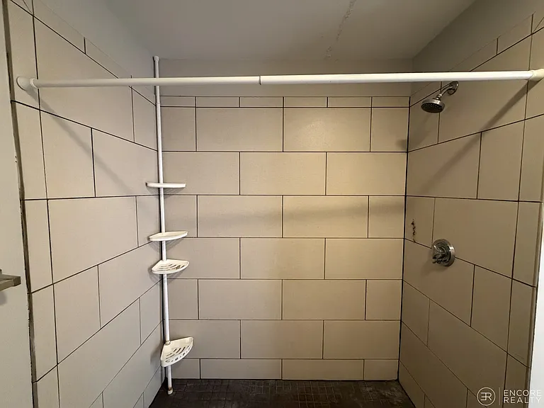 33 Portsmouth St #4R — Photo 14