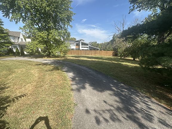 4th image of 910 Audubon Rd