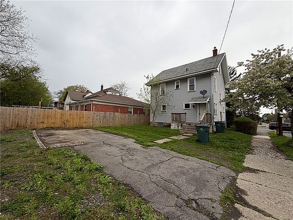 4th image of 1661 Norton St