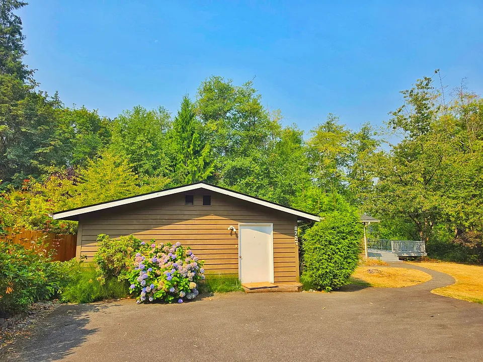 8727 128th Ave NE