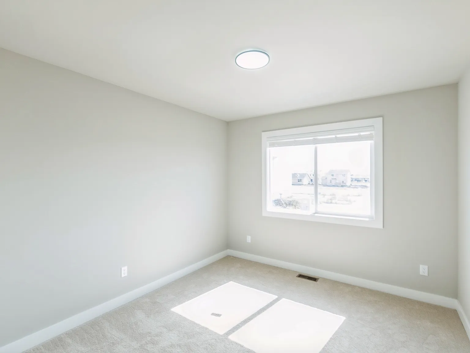 3 bed, 2.5 bath, 1600 sqft, $1,950 — Photo 2