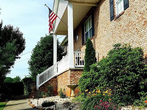 2nd image of 516 Bowers Park Cir