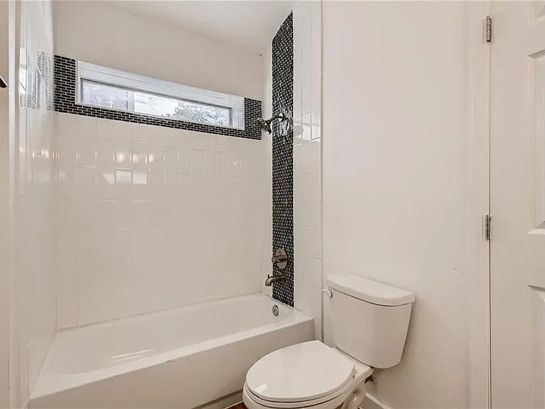 1402 Hollow Tree Blvd — Photo 4