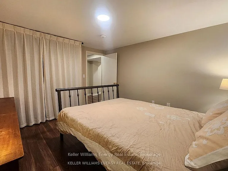 737 Law St #LOWER — Photo 14