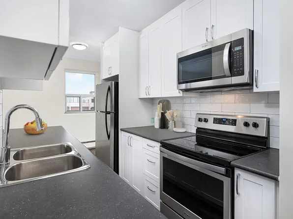 500 Proudfoot Lane - Empress Gate Apartments