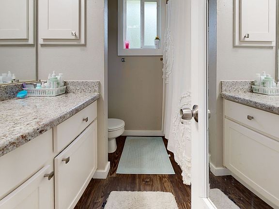 4th image of 900 Autumn Cir APT B