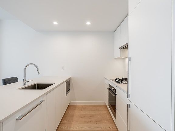 3rd image of 2181 Madison Ave #2907