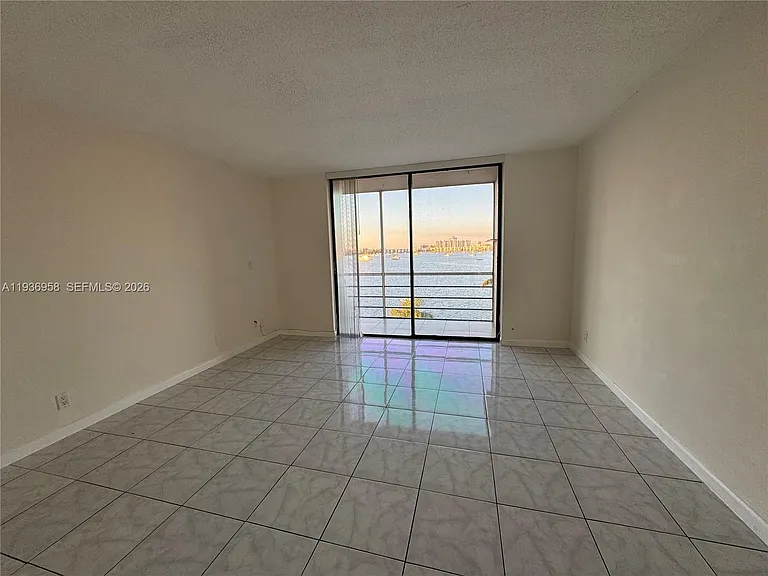 2821 N Miami Beach Blvd #5P — Photo 9
