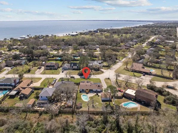 654 N Flamingo Dr, Seabrook, TX 77586