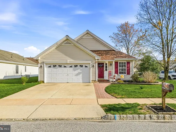 112 Blue Heron Dr, West Deptford, NJ 08086