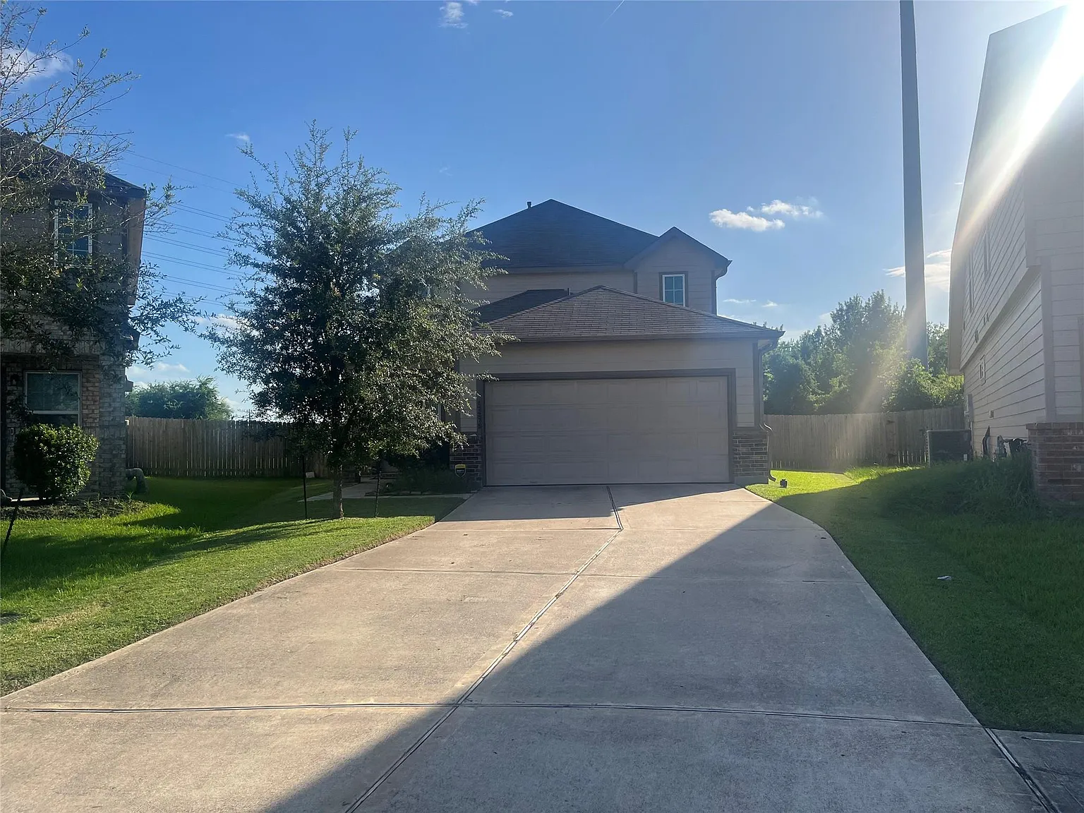 5 bed, 2.5 bath, 2738 sqft, $2,700 — Photo 3