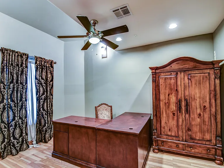 1341 E Ivyglen St — Photo 28