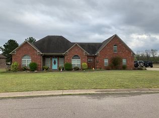 104 Clubhouse Ct, Morrilton, AR 72110
