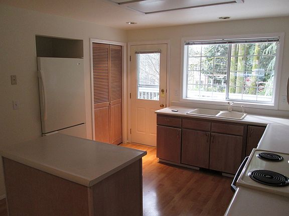 5th image of 3314 44th Street Ct NW
