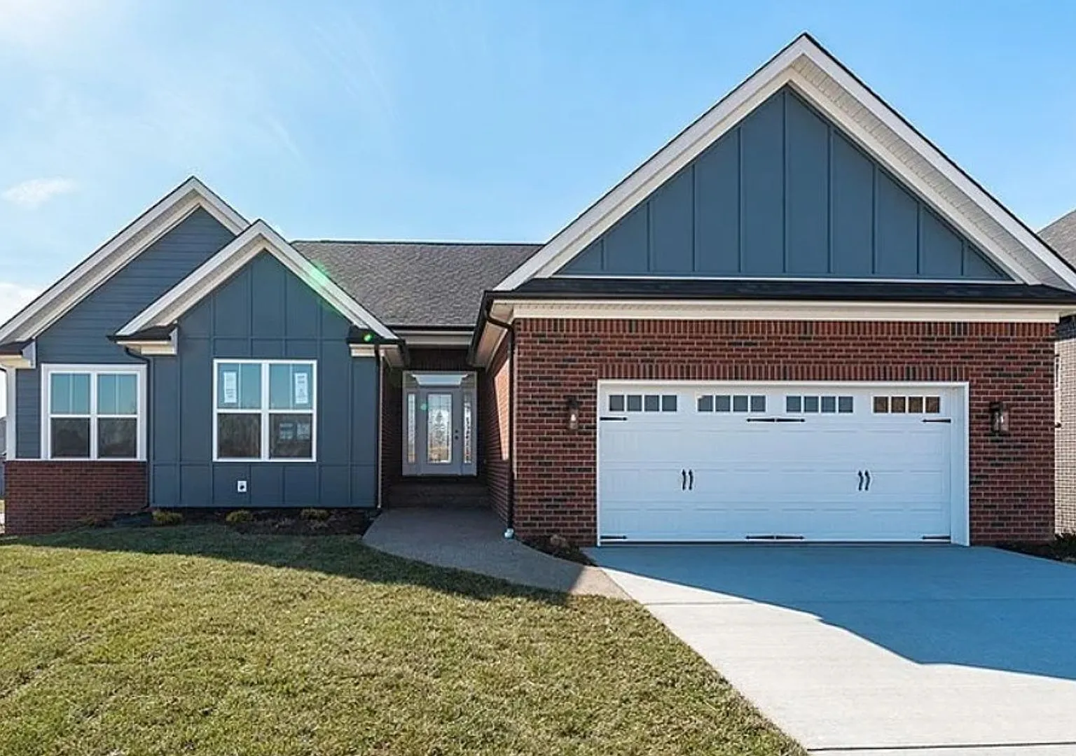 Beautiful 4 Bed / 3 Bath Single Family Home — Photo 1