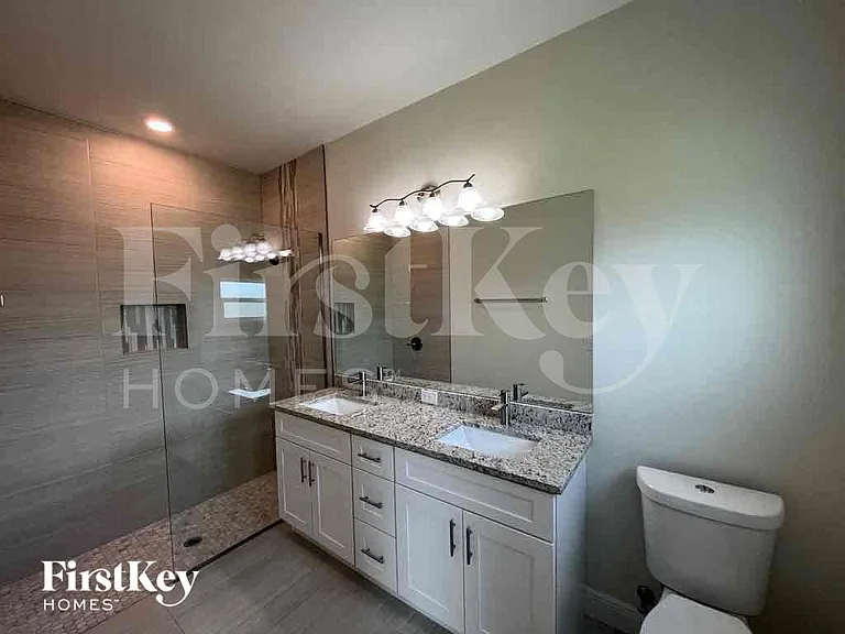 633 NW 28th St — Photo 9