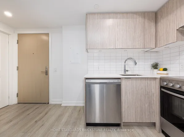 395 Bloor St E #1604, Toronto, ON M4W 1H7