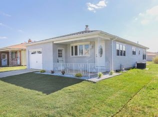 27 Seville Pl, Toms River, NJ