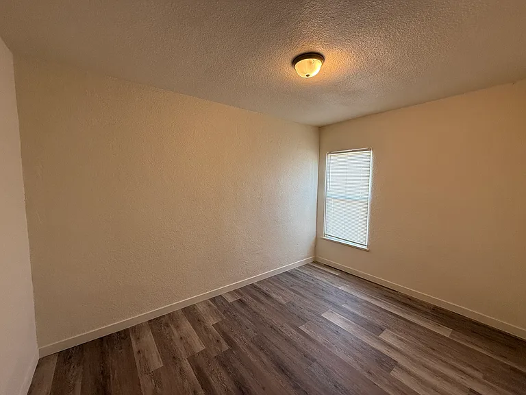 1434 W Euclid Ave — Photo 3