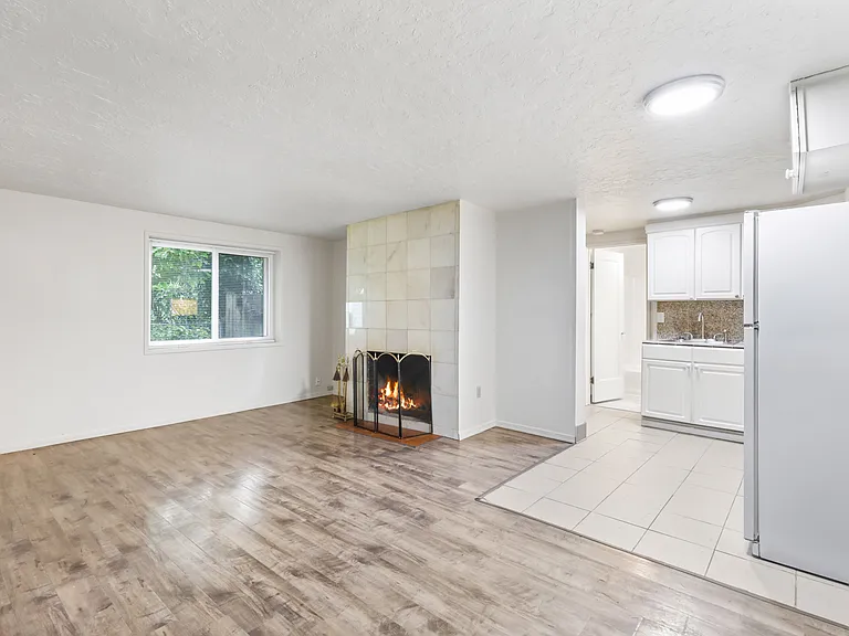 4326 NE Maywood Pl — Photo 7