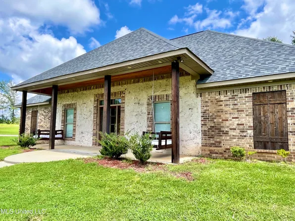 1030 Woodhaven Dr, Hazlehurst, MS 39083