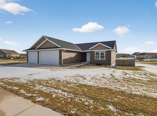 1124 Lozmar Ln, Shell Rock, IA 50670